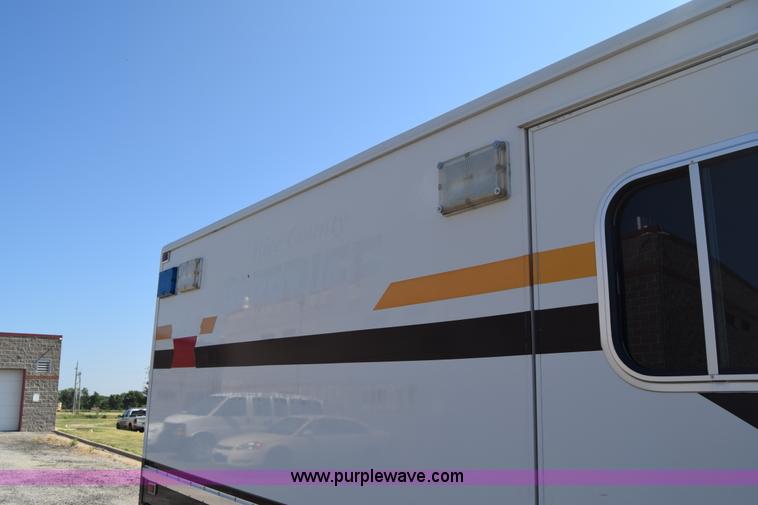 image for item J7920 1991 Ford Econoline E350 ambulance