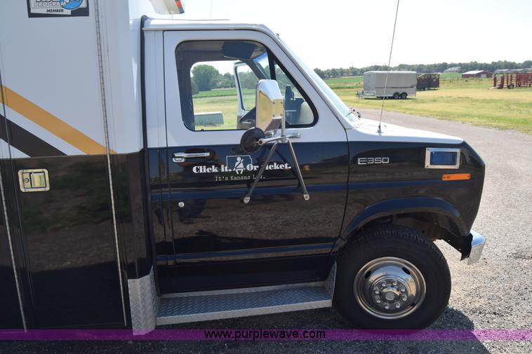 image for item J7920 1991 Ford Econoline E350 ambulance