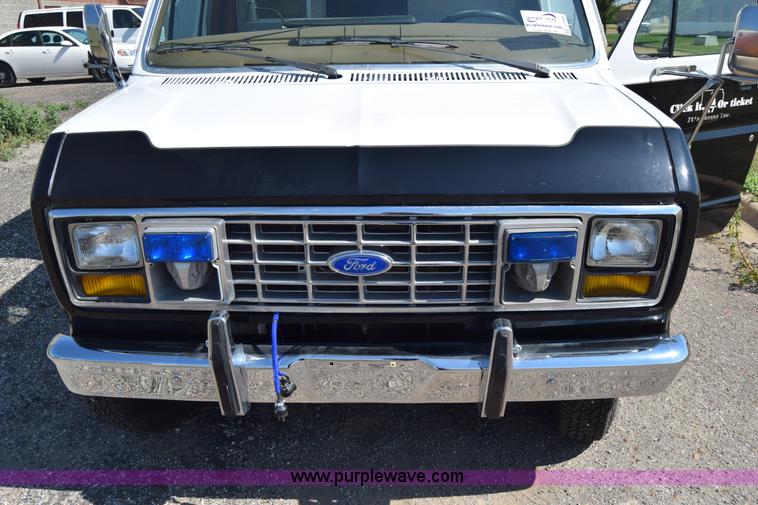 image for item J7920 1991 Ford Econoline E350 ambulance