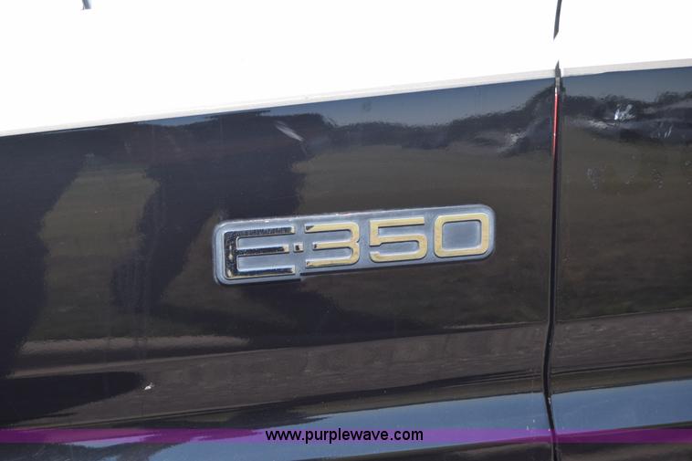 image for item J7920 1991 Ford Econoline E350 ambulance