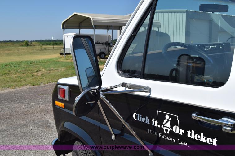 image for item J7920 1991 Ford Econoline E350 ambulance