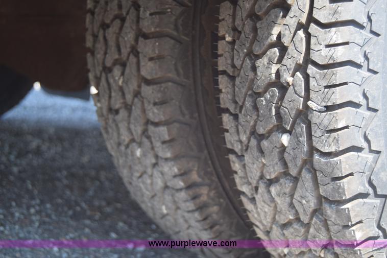 image for item J7920 1991 Ford Econoline E350 ambulance