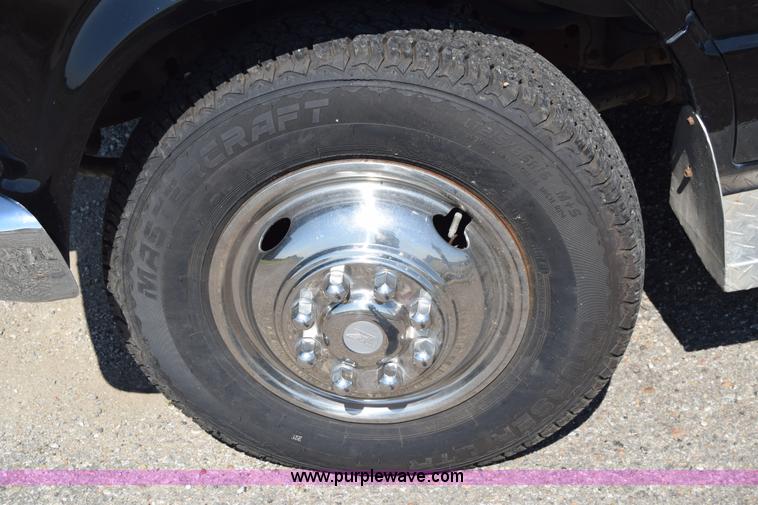 image for item J7920 1991 Ford Econoline E350 ambulance