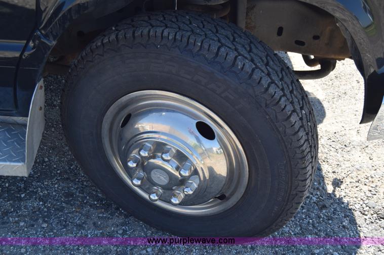 image for item J7920 1991 Ford Econoline E350 ambulance