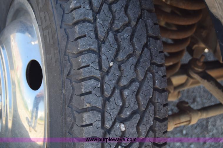 image for item J7920 1991 Ford Econoline E350 ambulance