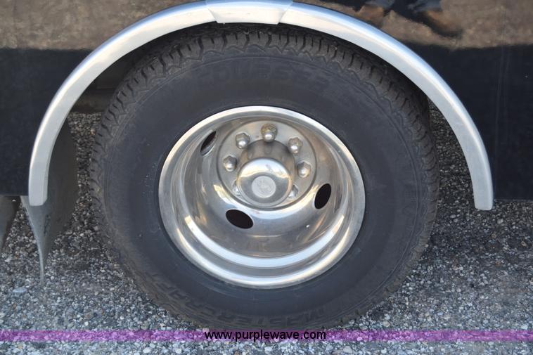 image for item J7920 1991 Ford Econoline E350 ambulance