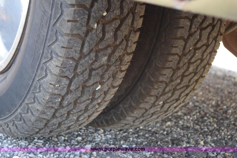 image for item J7920 1991 Ford Econoline E350 ambulance