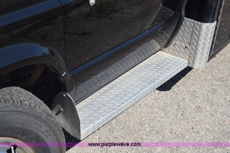 image for item J7920 1991 Ford Econoline E350 ambulance