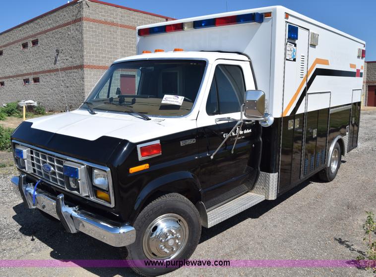 image for item J7920 1991 Ford Econoline E350 ambulance