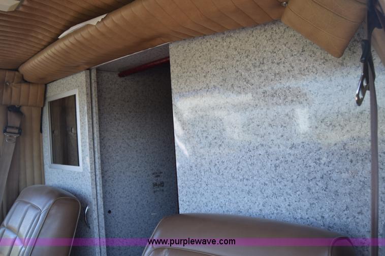 image for item J7920 1991 Ford Econoline E350 ambulance