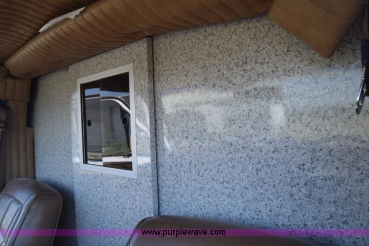 image for item J7920 1991 Ford Econoline E350 ambulance