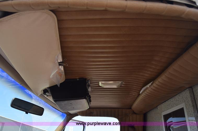 image for item J7920 1991 Ford Econoline E350 ambulance