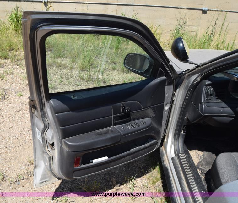 image for item J7925 2006 Ford Crown Victoria Police Interceptor