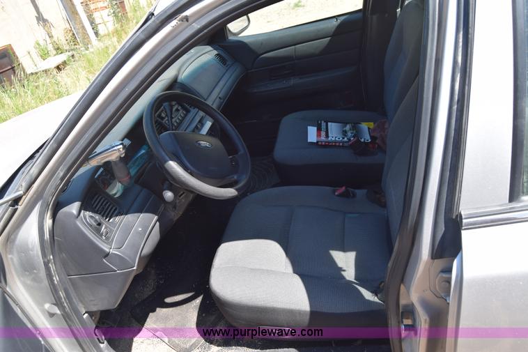 image for item J7925 2006 Ford Crown Victoria Police Interceptor