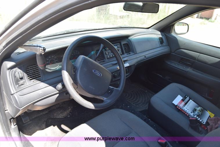 image for item J7925 2006 Ford Crown Victoria Police Interceptor