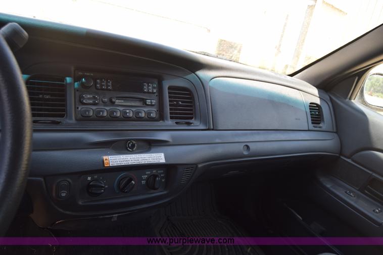 image for item J7925 2006 Ford Crown Victoria Police Interceptor