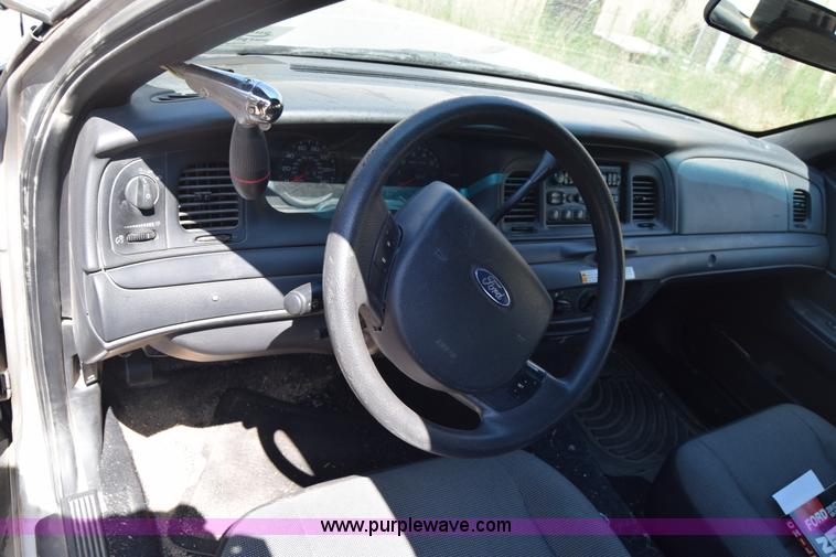 image for item J7925 2006 Ford Crown Victoria Police Interceptor