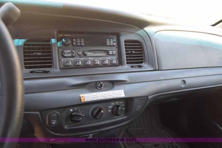 image for item J7925 2006 Ford Crown Victoria Police Interceptor