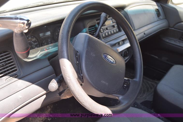 image for item J7925 2006 Ford Crown Victoria Police Interceptor