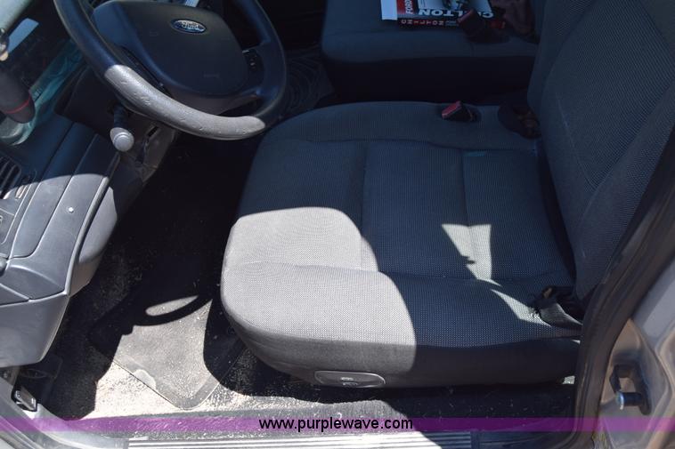 image for item J7925 2006 Ford Crown Victoria Police Interceptor