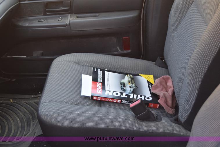 image for item J7925 2006 Ford Crown Victoria Police Interceptor