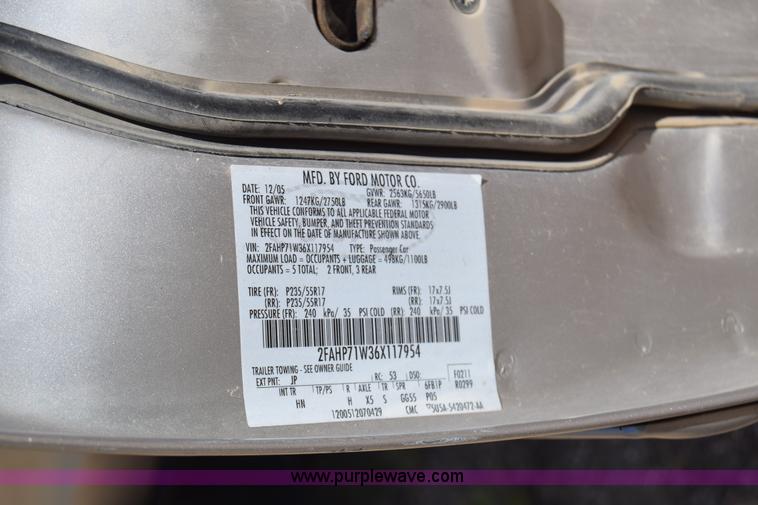 image for item J7925 2006 Ford Crown Victoria Police Interceptor