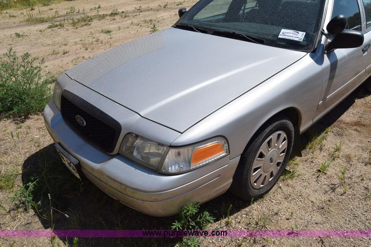 image for item J7925 2006 Ford Crown Victoria Police Interceptor
