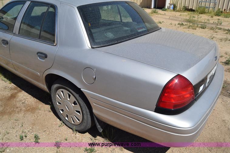 image for item J7925 2006 Ford Crown Victoria Police Interceptor