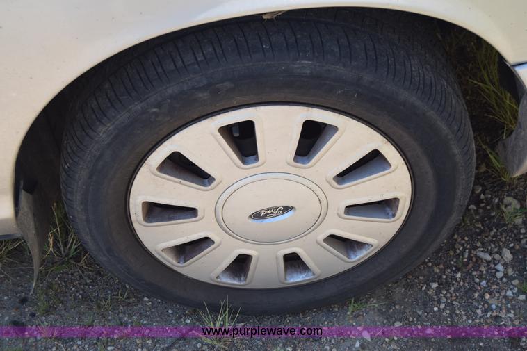 image for item J7925 2006 Ford Crown Victoria Police Interceptor