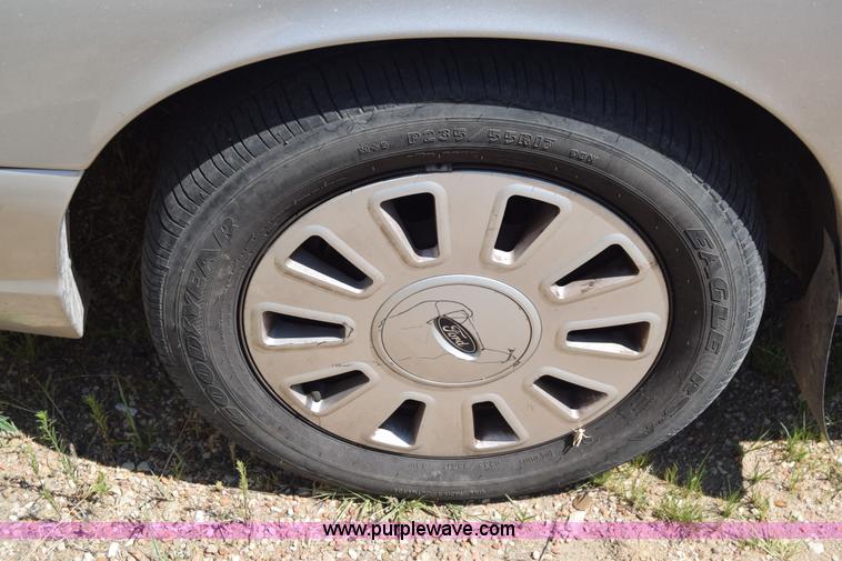 image for item J7925 2006 Ford Crown Victoria Police Interceptor