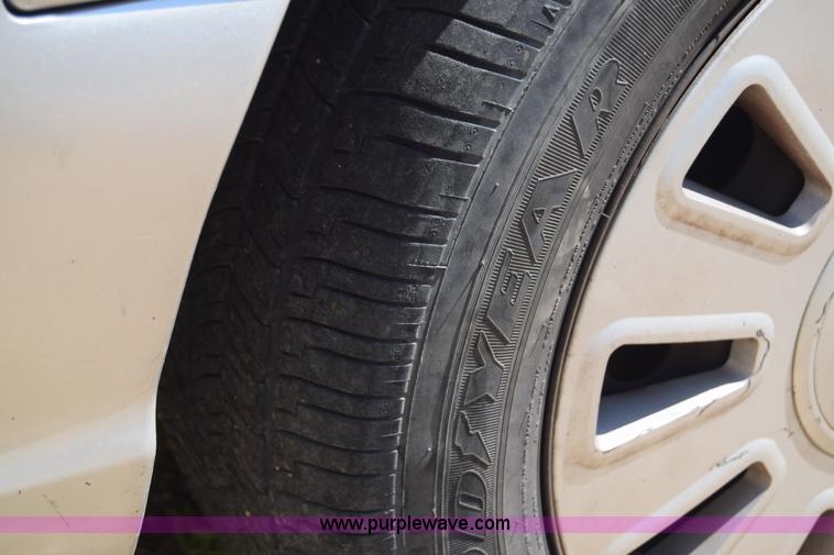 image for item J7925 2006 Ford Crown Victoria Police Interceptor