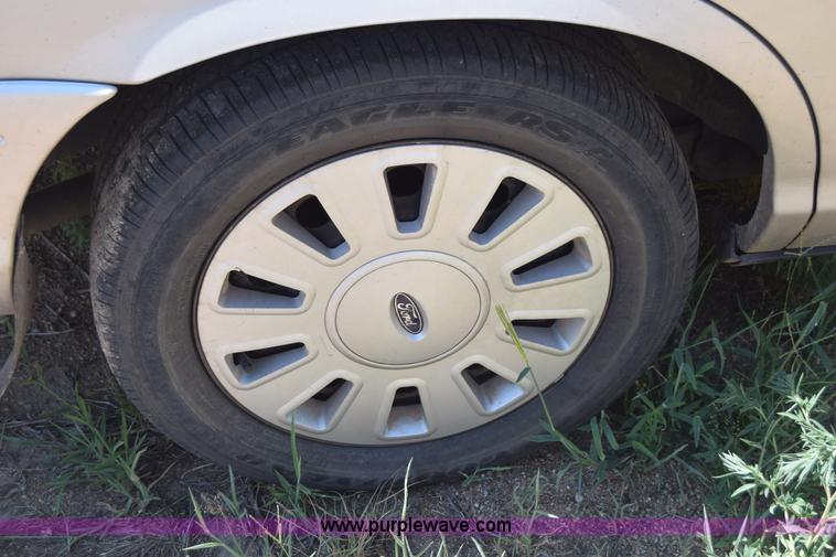 image for item J7925 2006 Ford Crown Victoria Police Interceptor