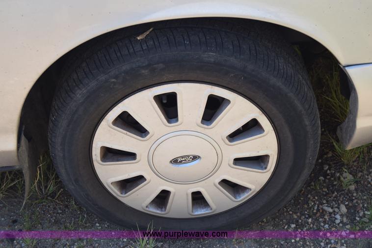 image for item J7925 2006 Ford Crown Victoria Police Interceptor