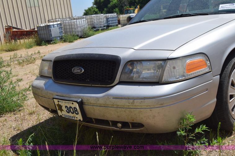 image for item J7925 2006 Ford Crown Victoria Police Interceptor