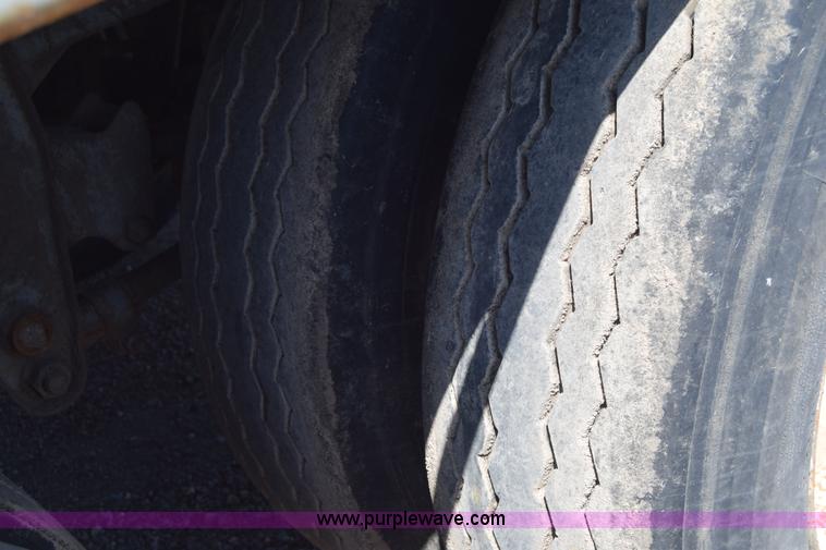 image for item J7926 2006 Wilkens  walking floor trailer