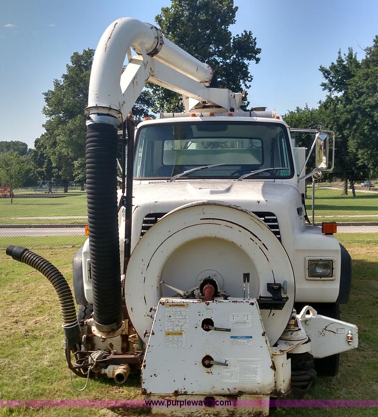 image for item K1020 1994 Ford L8000 vacuum truck