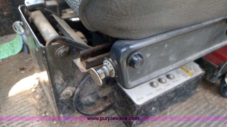 image for item K1020 1994 Ford L8000 vacuum truck