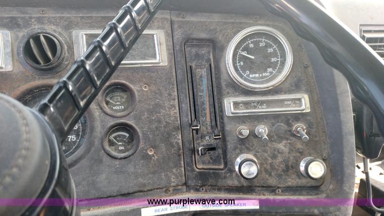 image for item K1020 1994 Ford L8000 vacuum truck