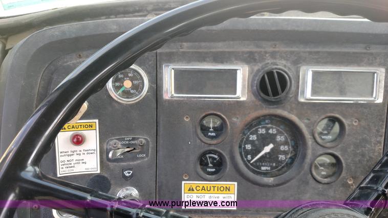 image for item K1020 1994 Ford L8000 vacuum truck