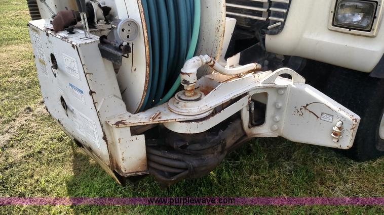 image for item K1020 1994 Ford L8000 vacuum truck