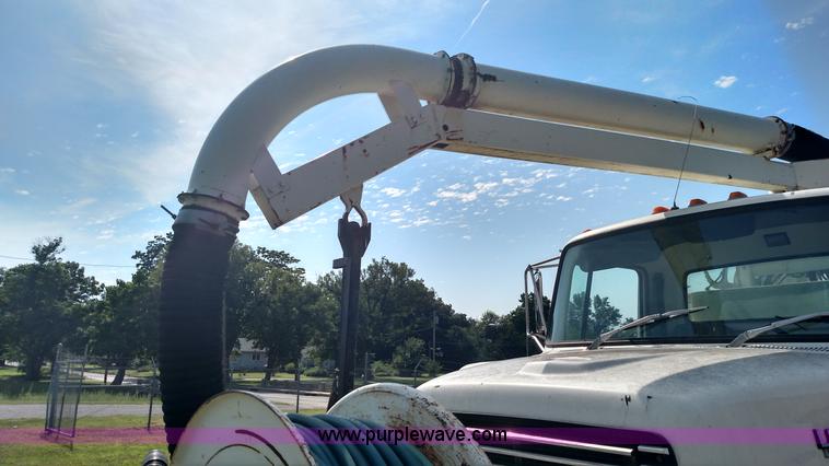 image for item K1020 1994 Ford L8000 vacuum truck