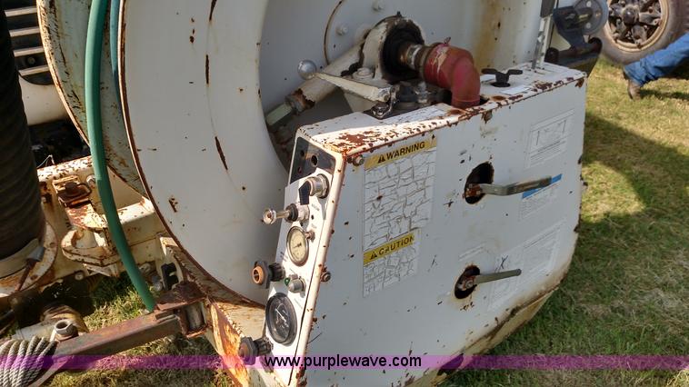 image for item K1020 1994 Ford L8000 vacuum truck