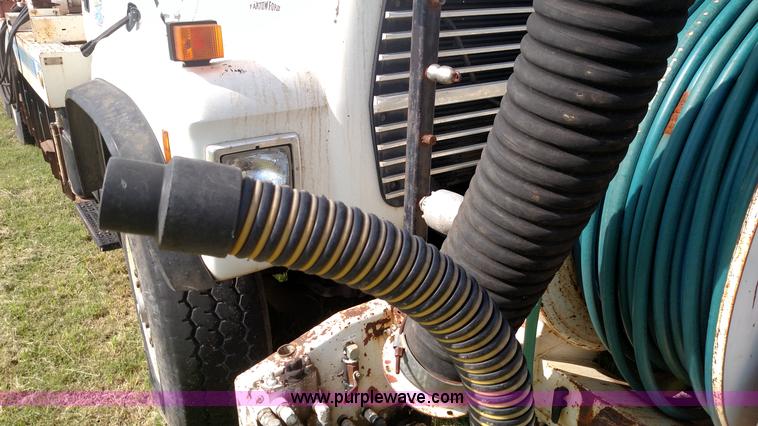 image for item K1020 1994 Ford L8000 vacuum truck