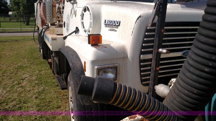 image for item K1020 1994 Ford L8000 vacuum truck