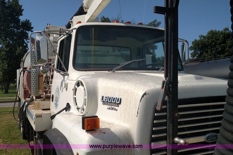 image for item K1020 1994 Ford L8000 vacuum truck