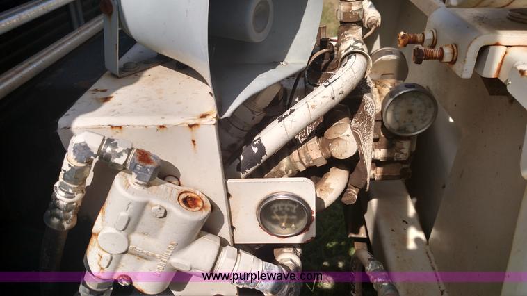 image for item K1020 1994 Ford L8000 vacuum truck