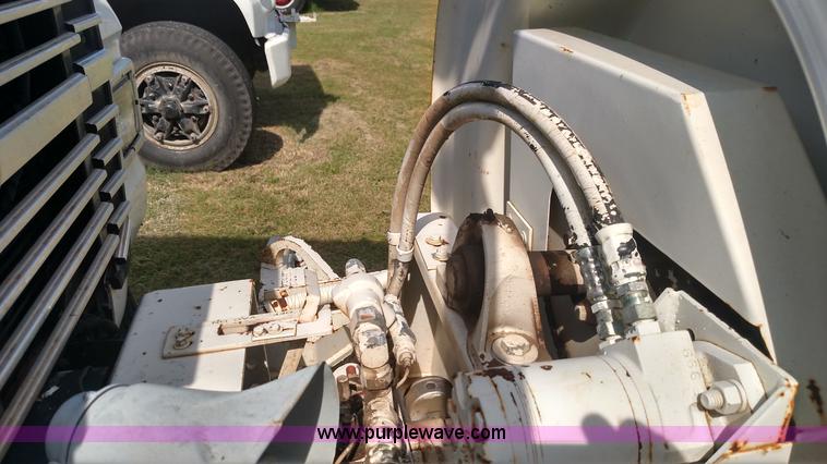 image for item K1020 1994 Ford L8000 vacuum truck
