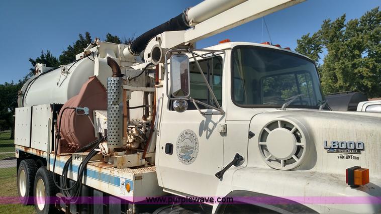 image for item K1020 1994 Ford L8000 vacuum truck
