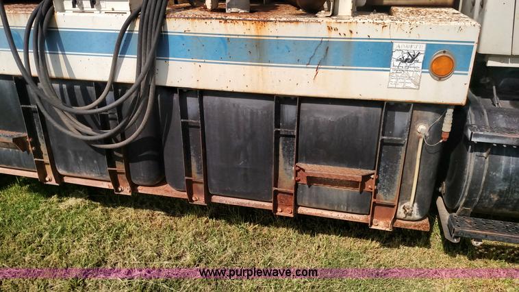 image for item K1020 1994 Ford L8000 vacuum truck