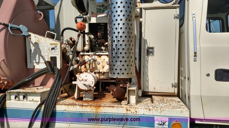 image for item K1020 1994 Ford L8000 vacuum truck